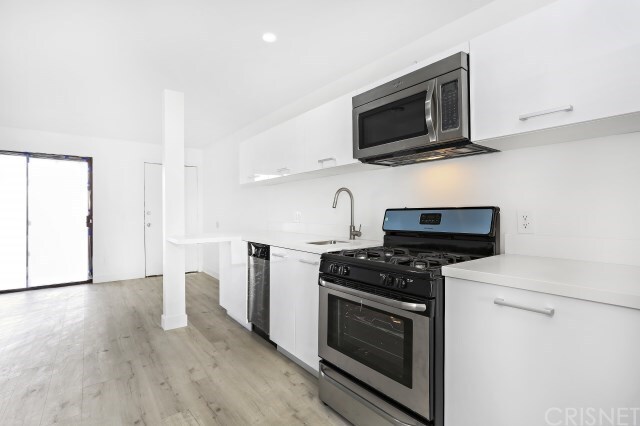 Foto principal - 6745 Laurel Canyon Blvd