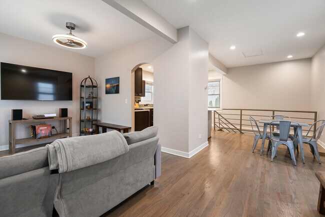 Foto del edificio - 4242 N Kimball Ave