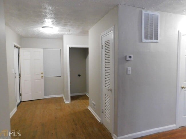 Building Photo - 2825 Belvedere Ln