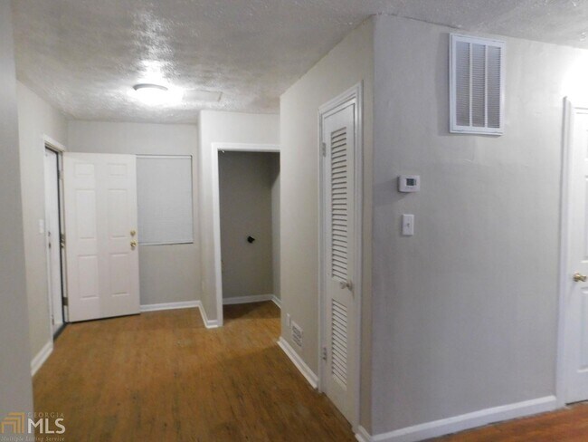 Foto del edificio - 2825 Belvedere Ln