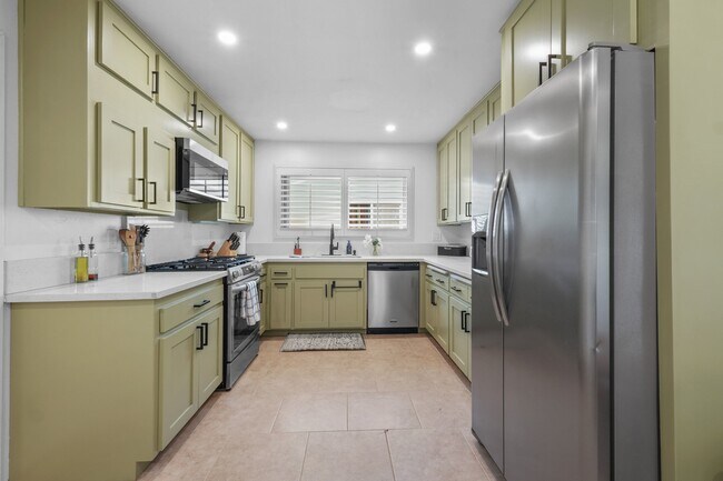 Foto del edificio - 1357 Cornwall St