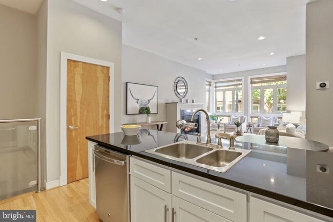Foto del edificio - 2363 Champlain St NW