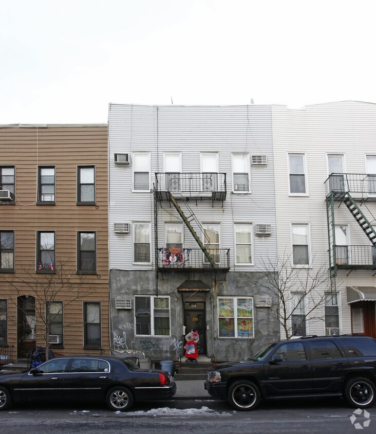 Foto del edificio - 218 Suydam St