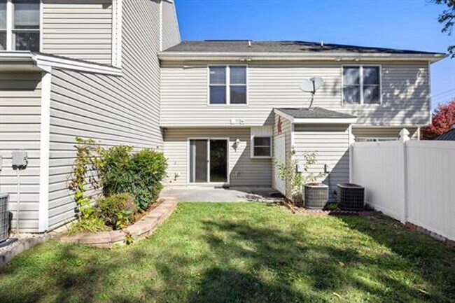 Foto del edificio - Two Master Suite Townhouse in Avalon Woods