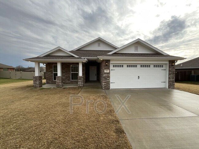 Building Photo - 806 Summerlyn Ln