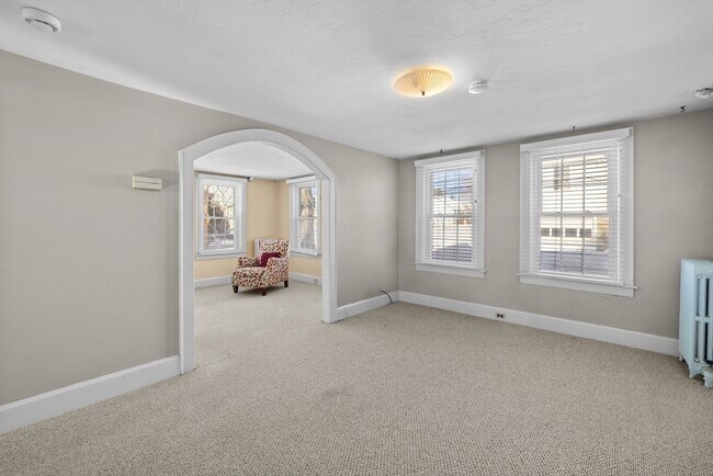 Building Photo - 33 Seagrave St