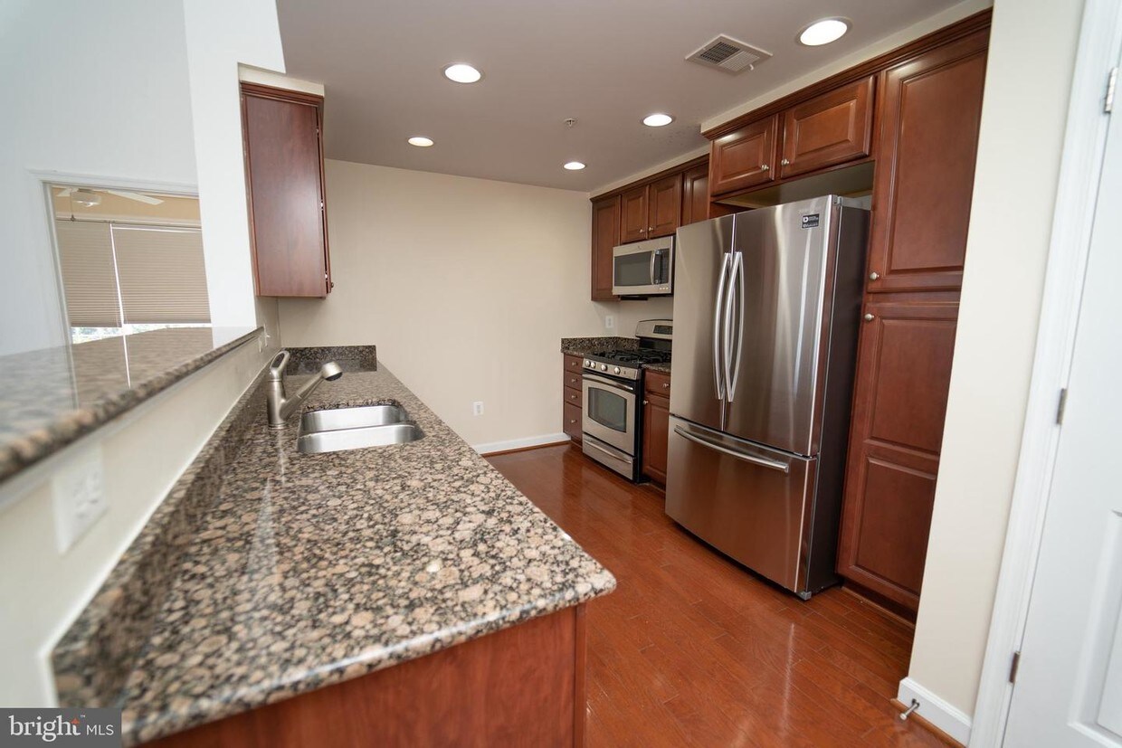 Primary Photo - 621 Cobblestone Blvd