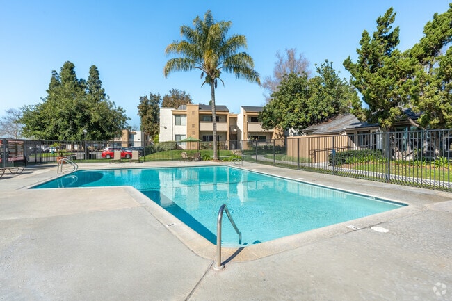 Piscina - Upland Village Green