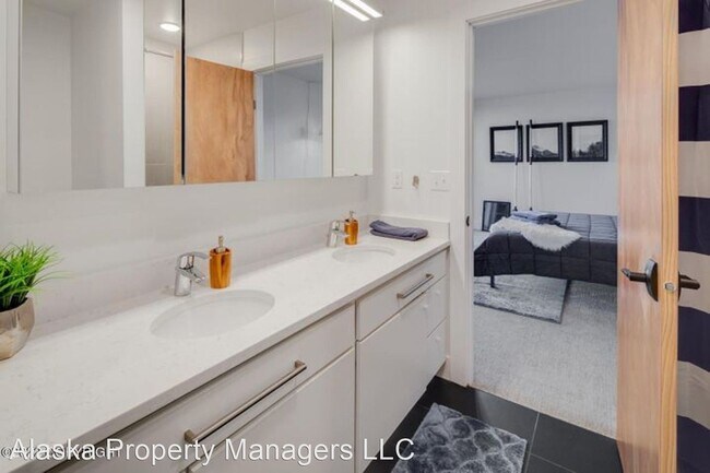 Building Photo - 2 br, 2.5 bath House - 1445 West 8th Ave