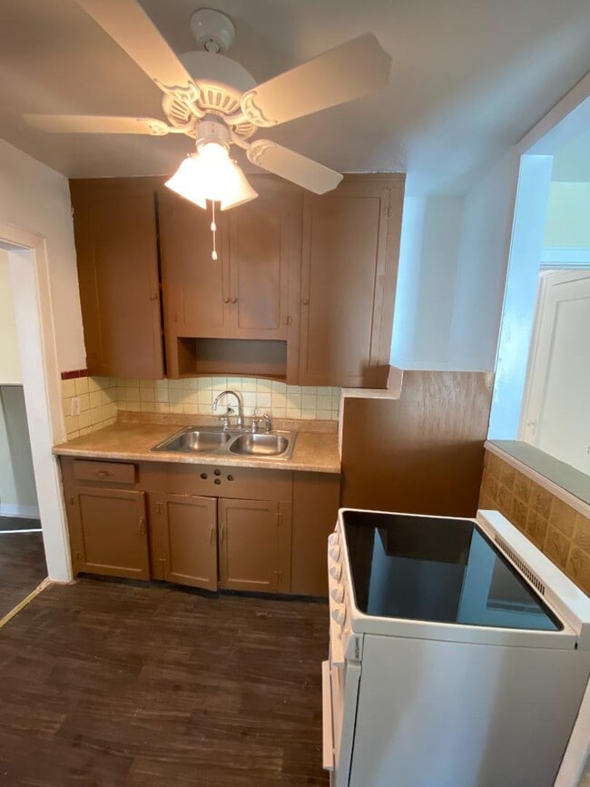 Photo - 1977 Lambert St House