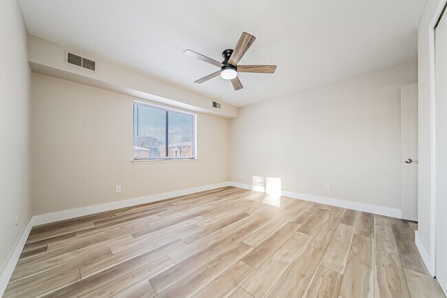 Foto del edificio - Hallwood Manor Apartments