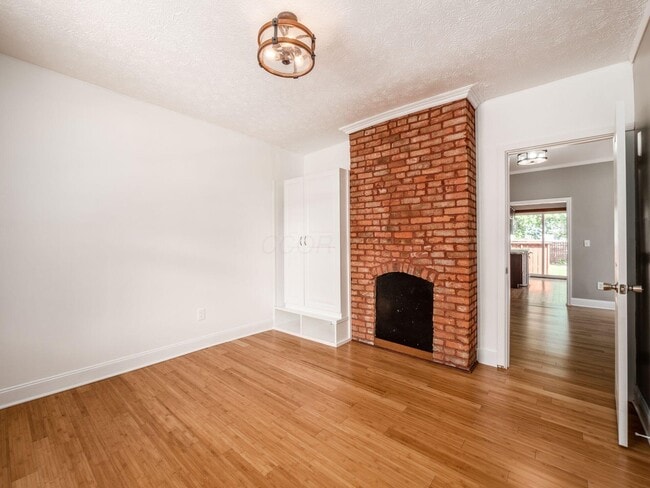 Building Photo - 574 Seymour Ave