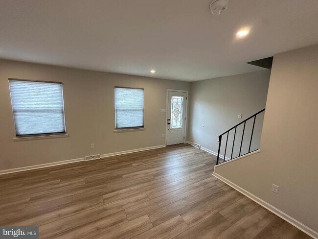 Foto del edificio - 102 Stuart Ave