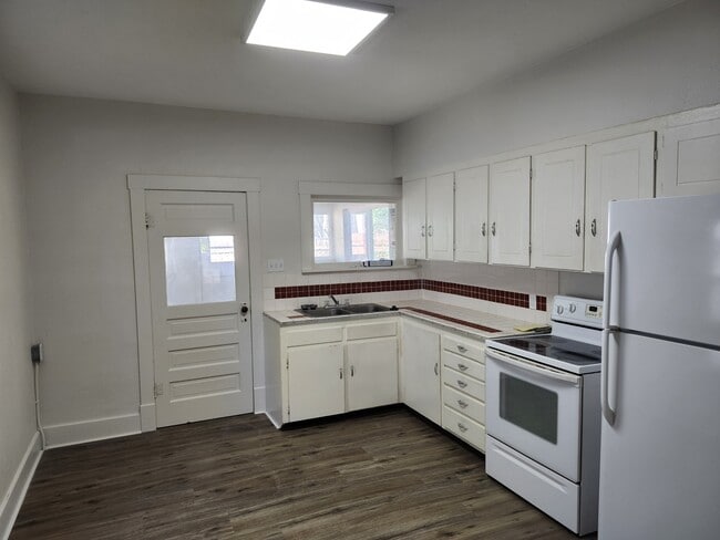 Photo - 533 E 11th St House