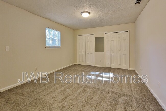 Foto del edificio - 9960 Somerset Grove Ln