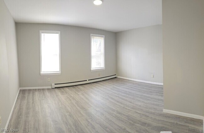 Foto del edificio - 3010 Daisy Ave