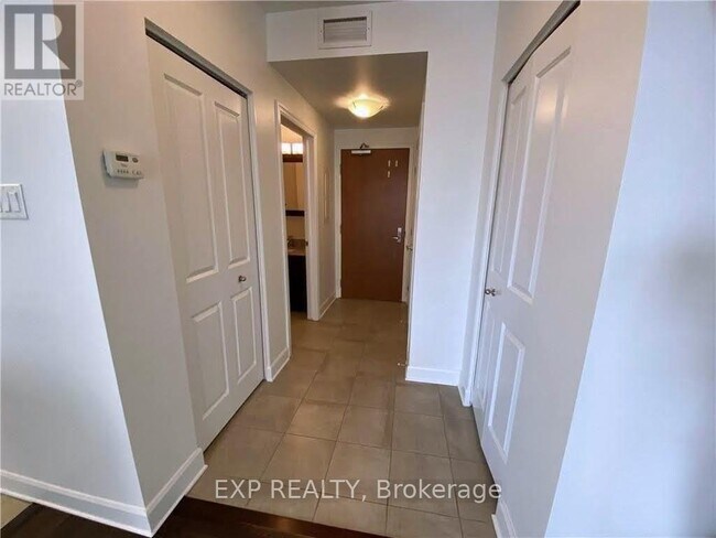 Photo du bâtiment - 242 Rideau St