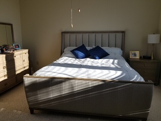 king sized bed - 2600 Hillsboro Pike