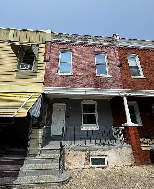 Building Photo - 426 N Salford St