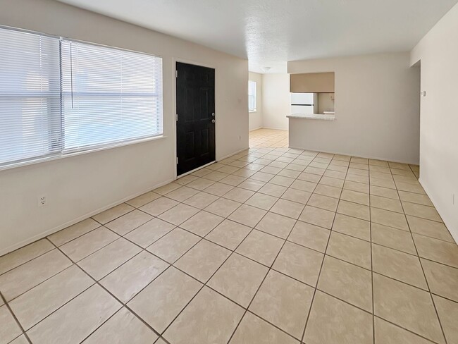 Building Photo - 703-709 W Calle Sur