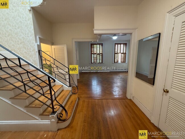 Foto del edificio - 1805 Beacon St