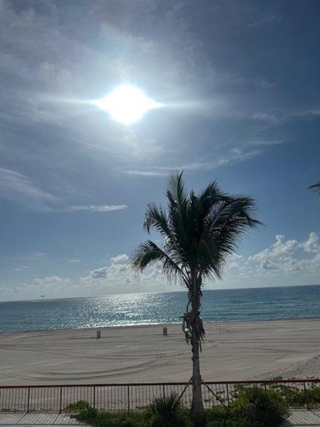 Foto del edificio - 15645 Collins Ave