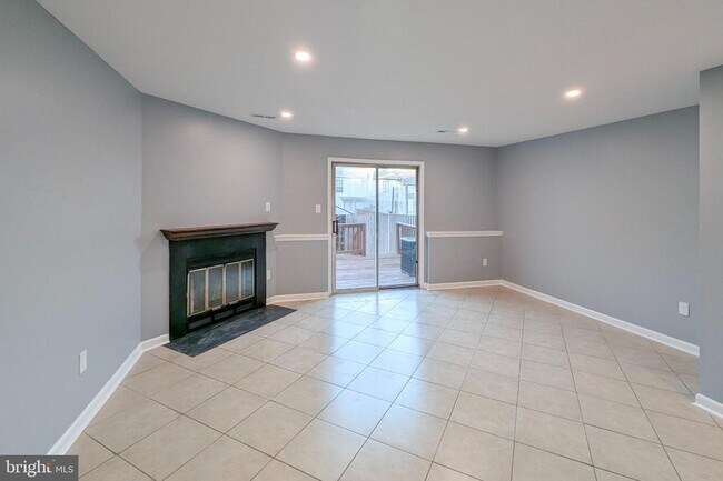 Foto del edificio - 517 Gloucester Ct