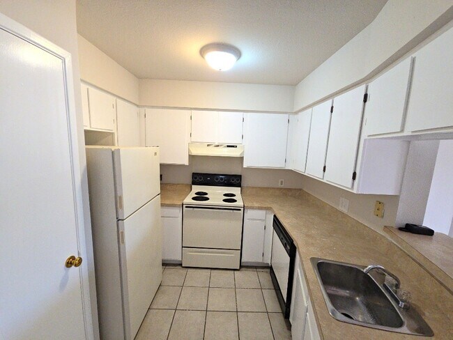 Building Photo - 2626 Holly Hall St