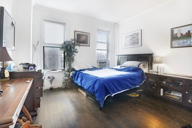 Building Photo - 156 Sullivan St