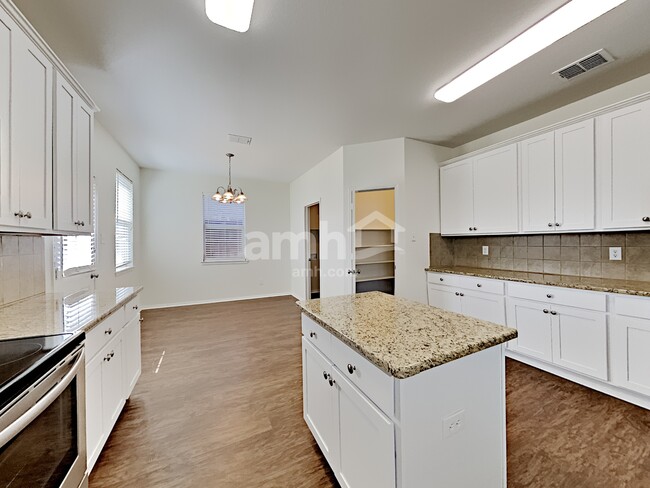 Building Photo - 1409 Talladega Dr