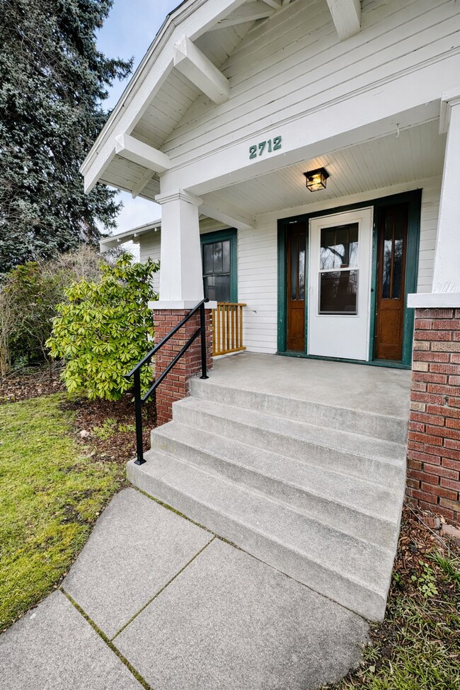 Foto del edificio - Charming Freshly Remodeled Home Steps from Kendall Yards & Centennial Trail