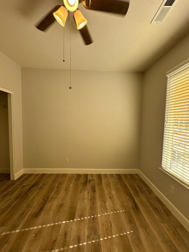 Foto del edificio - 508 Vail Dr
