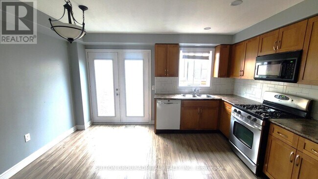 Building Photo - 25 Viking Dr