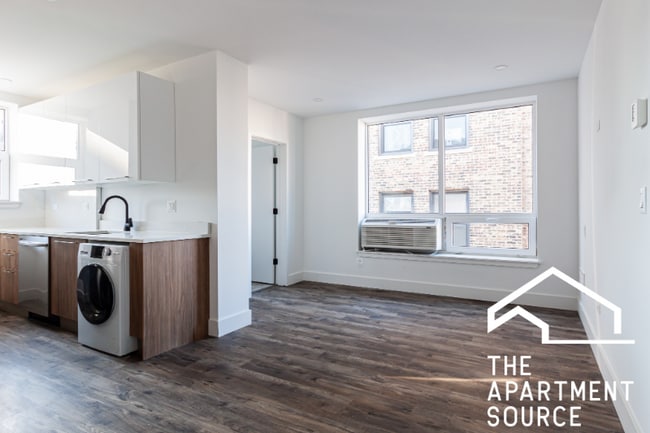 Building Photo - 941 W Carmen Ave