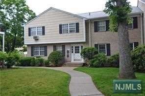 Primary Photo - 260 Parkside Dr