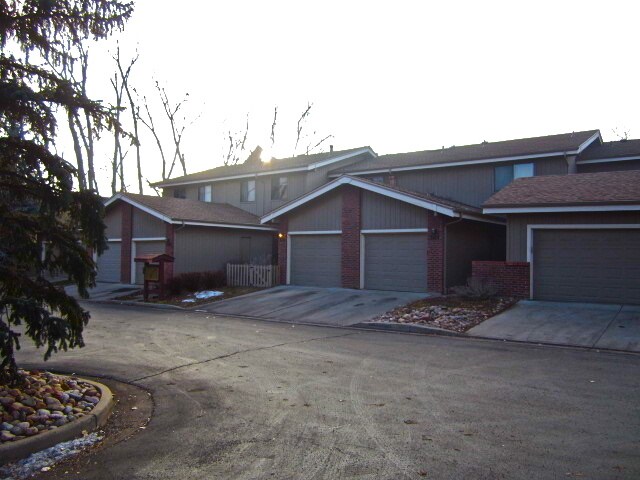 Foto del edificio - 3 Bed 3.5 Bath Townhouse With Garage In Id...