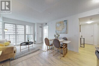 Building Photo - 30 Meadowglen Pl