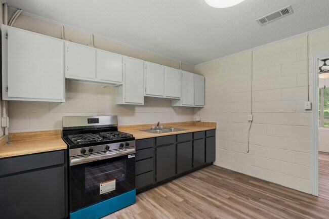 Building Photo - 20 E Westover Dr