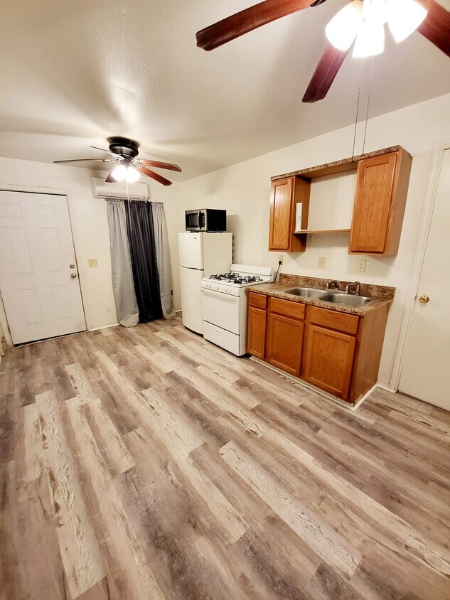 1008 Runnels St Unit C, Big Spring, TX 79720 1008 Runnels St Big