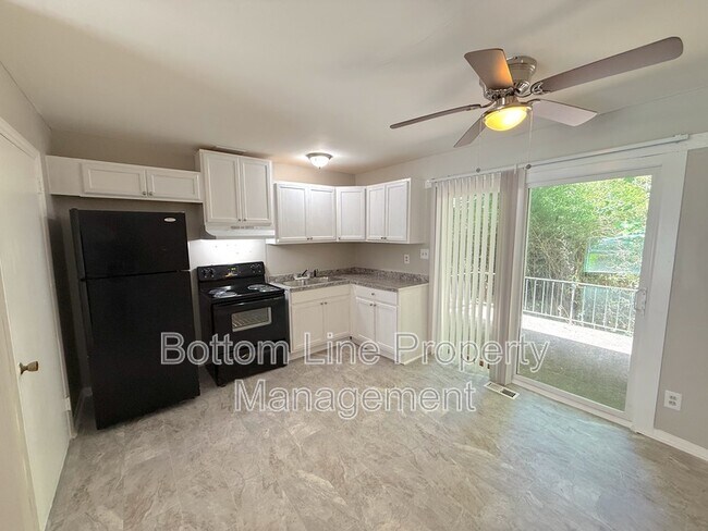 Building Photo - 561 Blendwood Dr