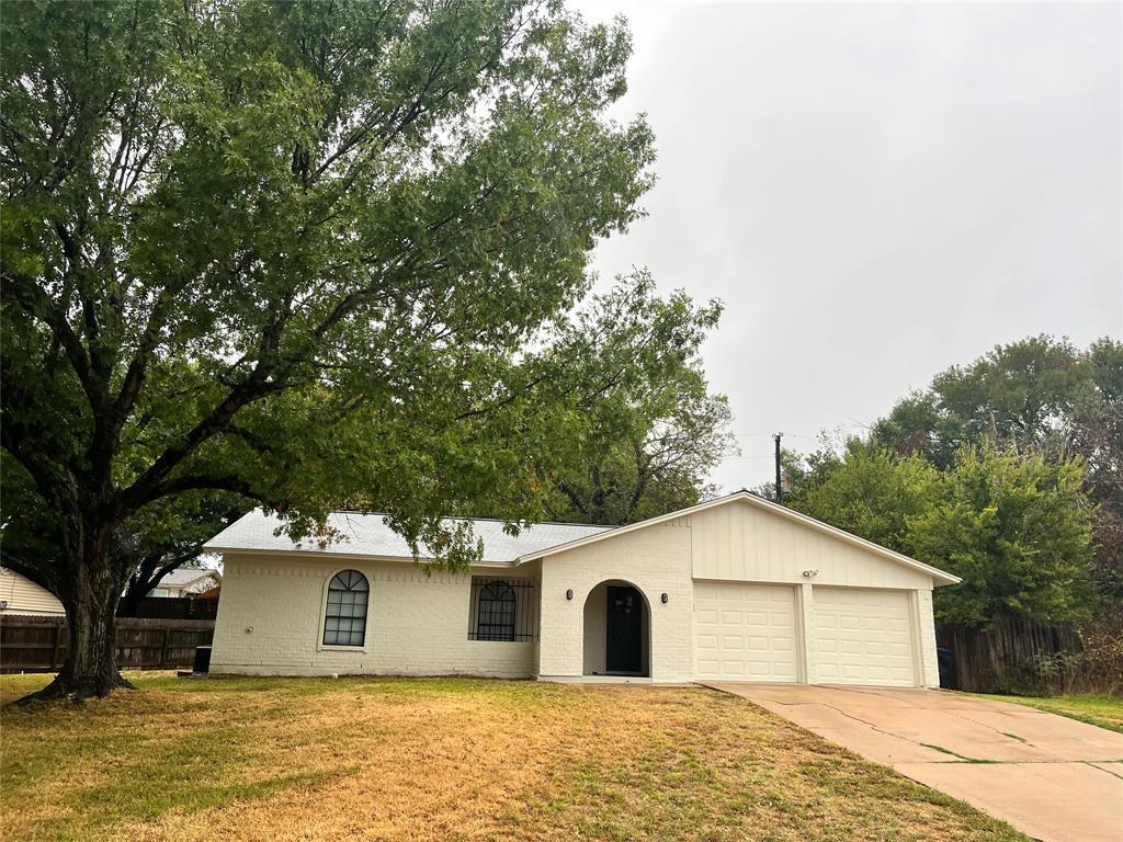 1807 Lakeview Dr, Brenham, TX 77833 House Rental in Brenham, TX