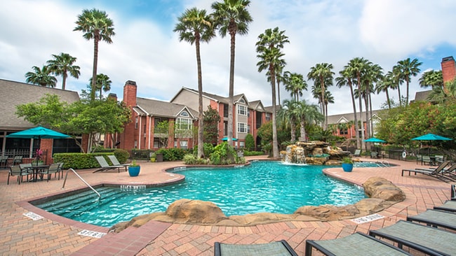 Check out our exclusive resort-inspired pool and courtyard - Alister Galleria