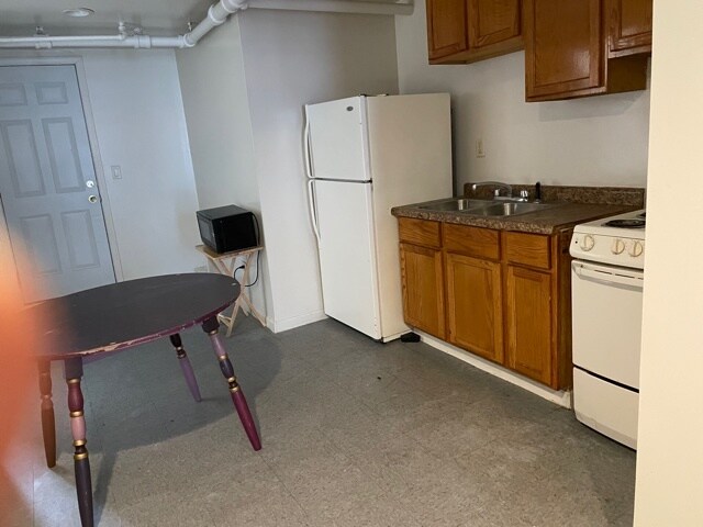 Kitchen Area - 6417 S Champlain Ave