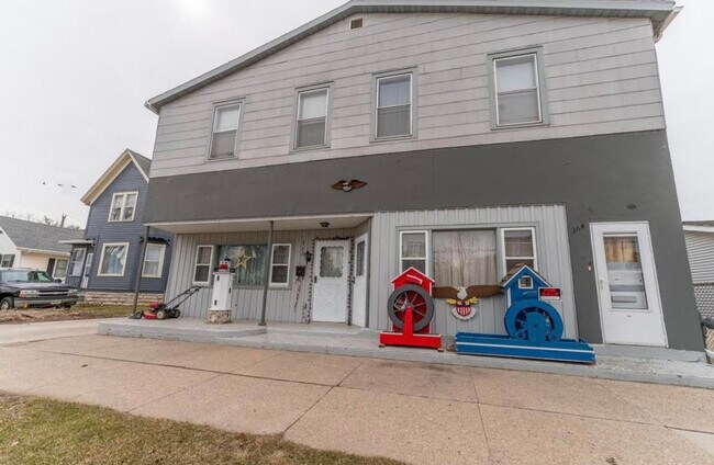 Exterior front of house - 362 W Scott St