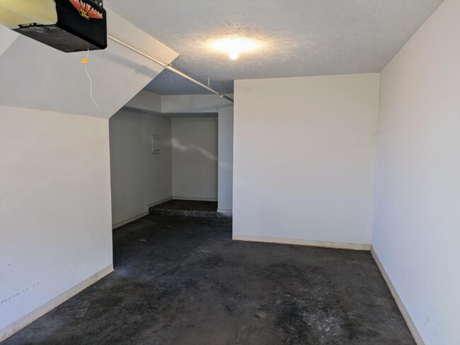 Building Photo - 250 Adams Pointe Blvd