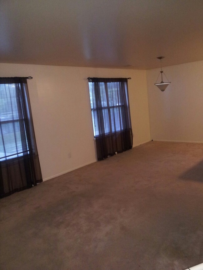 Building Photo - 61 Coriander Way