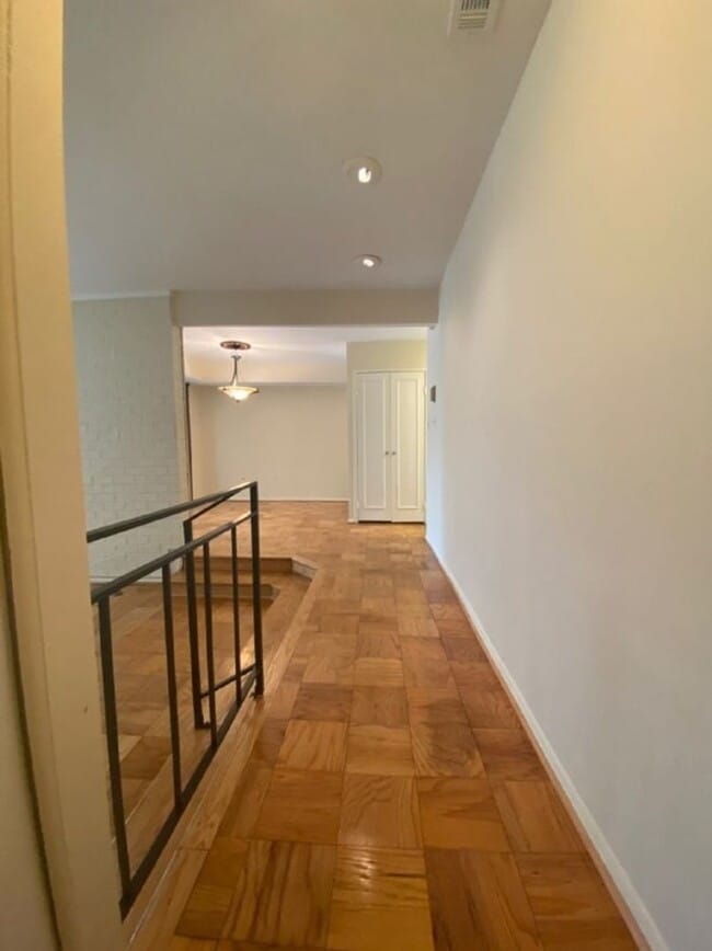 Photo - 2 Bedroom 1.5 Bathroom Apartment Unit Loca...