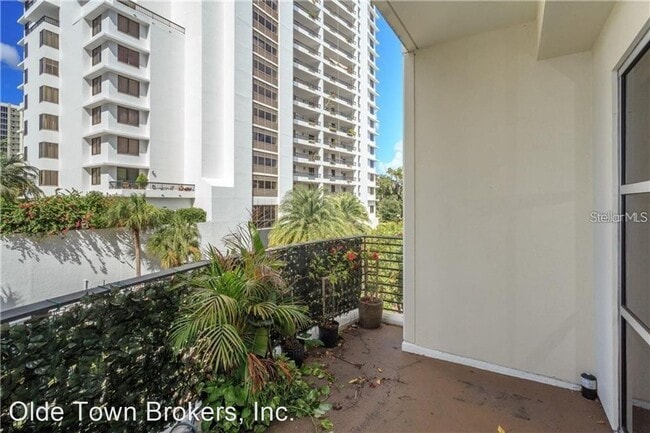 Building Photo - 2 br, 2 bath House - 1 S Eola Dr. #18
