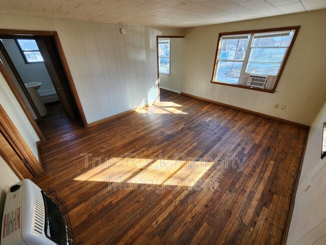 Building Photo - 621 S Cherry Ave