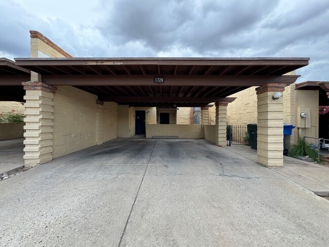 2Bdm 2Ba towhome, great location! call today! - 2Bdm 2Ba towhome, great location! call today!